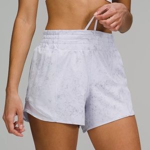 "NWT" lululemon Hotty Hot HR Short 4" *Lined